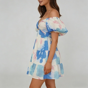 Robe personnalisée écologique élégante à imprimé aquarelle, taille haute, épaules dénudées, manches bouffantes, corsage torsadé, jupe à volants pour femme - Product Image 2