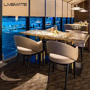 Mobilier luxueux léger pour restaurant 5 étoiles ensemble tables et chaises de café moderne en velours pour extérieur restauration rapide