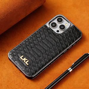 Étui de téléphone en faux daim de qualité supérieure avec fixation magnétique – Housse de protection antichoc et anti-rayures pour smartphones - Product Image 6