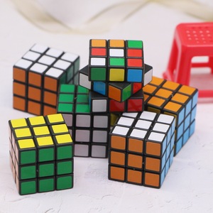 Xicheng casa delle bambole Mini 3x3 mobili divertimento Rubiks <span class=keywords><strong>cubo</strong></span> OB11 scena di insegnamento in miniatura Puzzle Prop modello accessori - Product Image 3