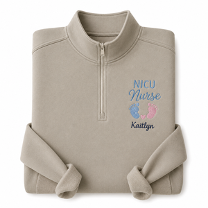Pull personnalisé pour infirmière de soins intensifs néonatals (SIN) brodé, col montant, quart de zip, hiver/automne - Product Image 2
