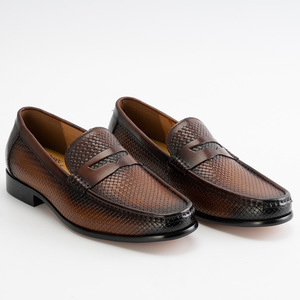 Mocassins pour hommes Cvepval en cuir de vache, bout rond, motif géométrique uni, semelle intérieure respirante, logo gravé, chaussures de marche - Product Image 3