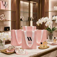 Sacs shopping en papier rose personnalisés avec poignée en corde de coton blanche, mini sacs cadeaux en papier pour la marque de boutique de mode