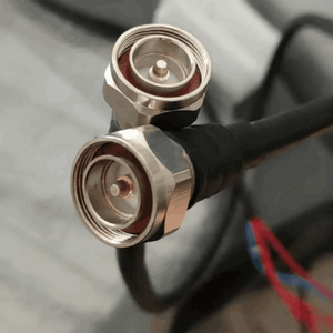Émetteur FM haute puissance 1000W 88-108MHz avec antenne dipolaire, câble d'alimentation 1/2'' et répartiteur de puissance - Product Image 6