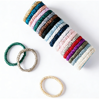 Vente en gros de chouchous en soie de mûrier 100% de grade 6A, design simple et luxueux de couleur unie, de petite taille, haute qualité, avec étiquette personnalisée et étiquette volante