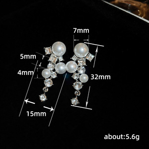 Eleganti Orecchini Pendenti con Perle Finte, Gioielli di Lusso Minimalisti per Donna, Accessori Chic da Cerimonia, Regalo Raffinato - Product Image 3
