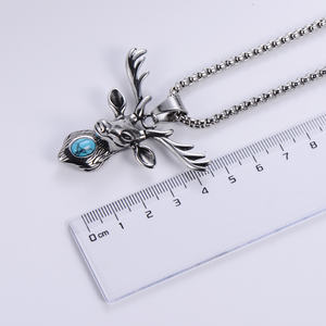 Venta al por mayor de acero inoxidable de alta calidad Vintage 3D diseño ciervo asta alce cabeza turquesa colgante collar para hombres mujeres - Product Image 6