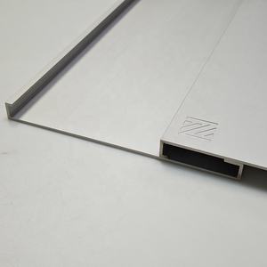 Profili in Alluminio Estruso 6063 6061 T5 T6 con Logo Inciso e Anodizzato in Vari Colori - Product Image 4