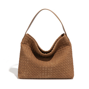 Nouveauté Sac à main pour femme, sac à bandoulière tissé à la main, grande capacité, sac hobo en daim et cuir PU, sac fourre-tout vintage automne-hiver - Product Image 4