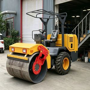 Rouleau compacteur monocylindre de 5 tonnes à vibration hydraulique, propulsion arrière à double roue en caoutchouc, forte capacité de franchissement antidérapante, direction assistée fluide - Product Image 6