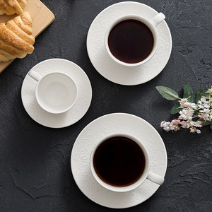 Taza de Porcelana de Alta Gama para Desayuno, Diseño Europeo Exquisito con Relieve, Taza de Café Clásica de Alta Estética en Color Blanco - Product Image 3