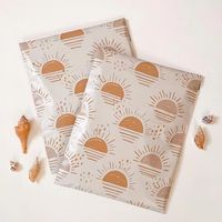 Échantillon gratuit Sacs postaux express en poly biodégradables auto-scellants avec logo personnalisé pour l'expédition de vêtements