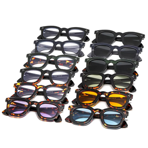 Lunettes de soleil carrées vintage 2026 avec logo personnalisé, monture épaisse couleur bonbon, protection UV400, rivets, pour femmes et hommes - Product Image 6