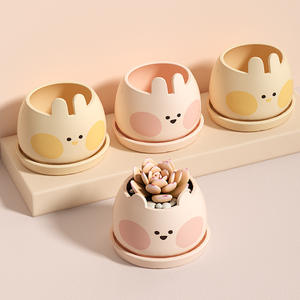 Pot de fleurs en céramique vert olive dégradé avec trou de drainage et système d'arrosage automatique, design moderne et écologique pour une utilisation en intérieur/extérieur - Product Image 5