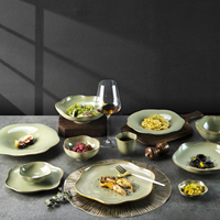 YAYU nouveaux designs inventifs four vert irrégulier personnalisé en céramique assiettes de pâtes italiennes plateau ensembles de vaisselle