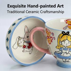 Taza de Cerámica Moderna Pintada a Mano de 15 oz con Diseño de Alicia en el País de las Maravillas, en Caja, Ideal para Regalo para Niñas - Product Image 3