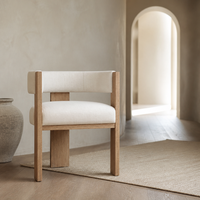 Fauteuil de salle à manger moderne à dossier incurvé en bois clair, rembourré crème avec accoudoirs, pour hôtel et restaurant