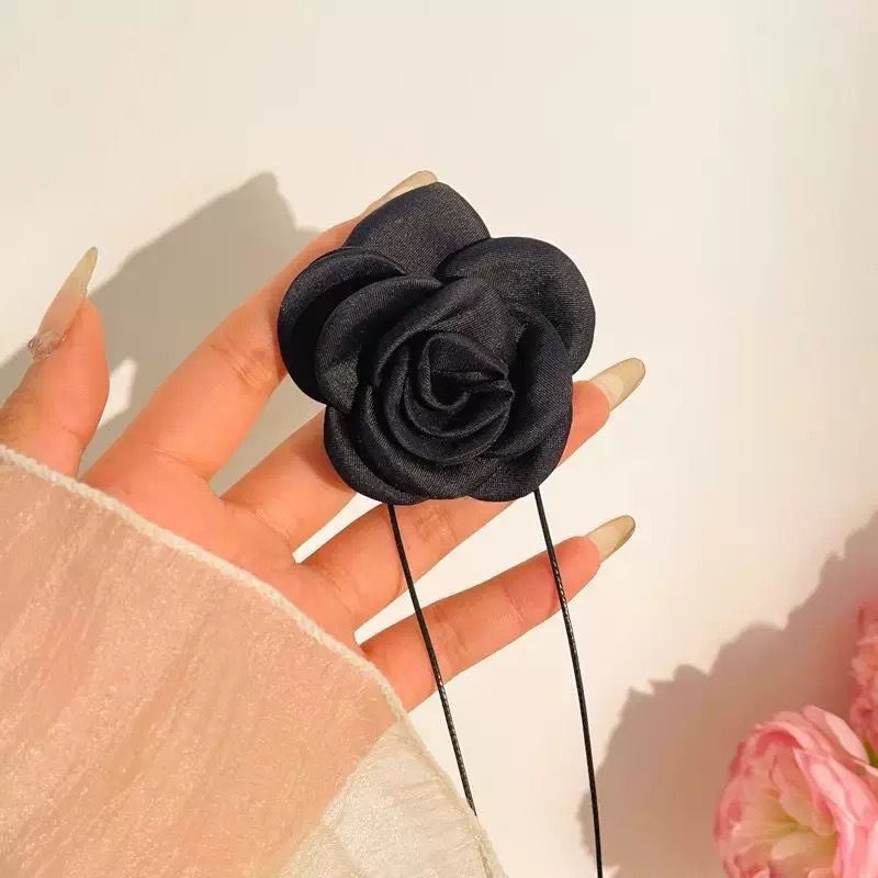 Fleur à sangle noire