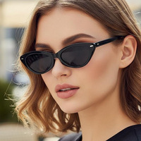 Lunettes de soleil œil de chat à monture fine Ade Wu 97274, logo personnalisé, lunettes de soleil tendance 2026 pour femmes
