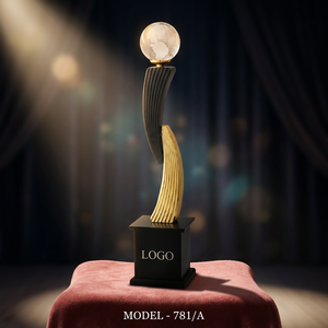 Trophée globe en métal et cristal, base noire, gravure laser, pour activités promotionnelles et récompenses d'événements - Product Image 1