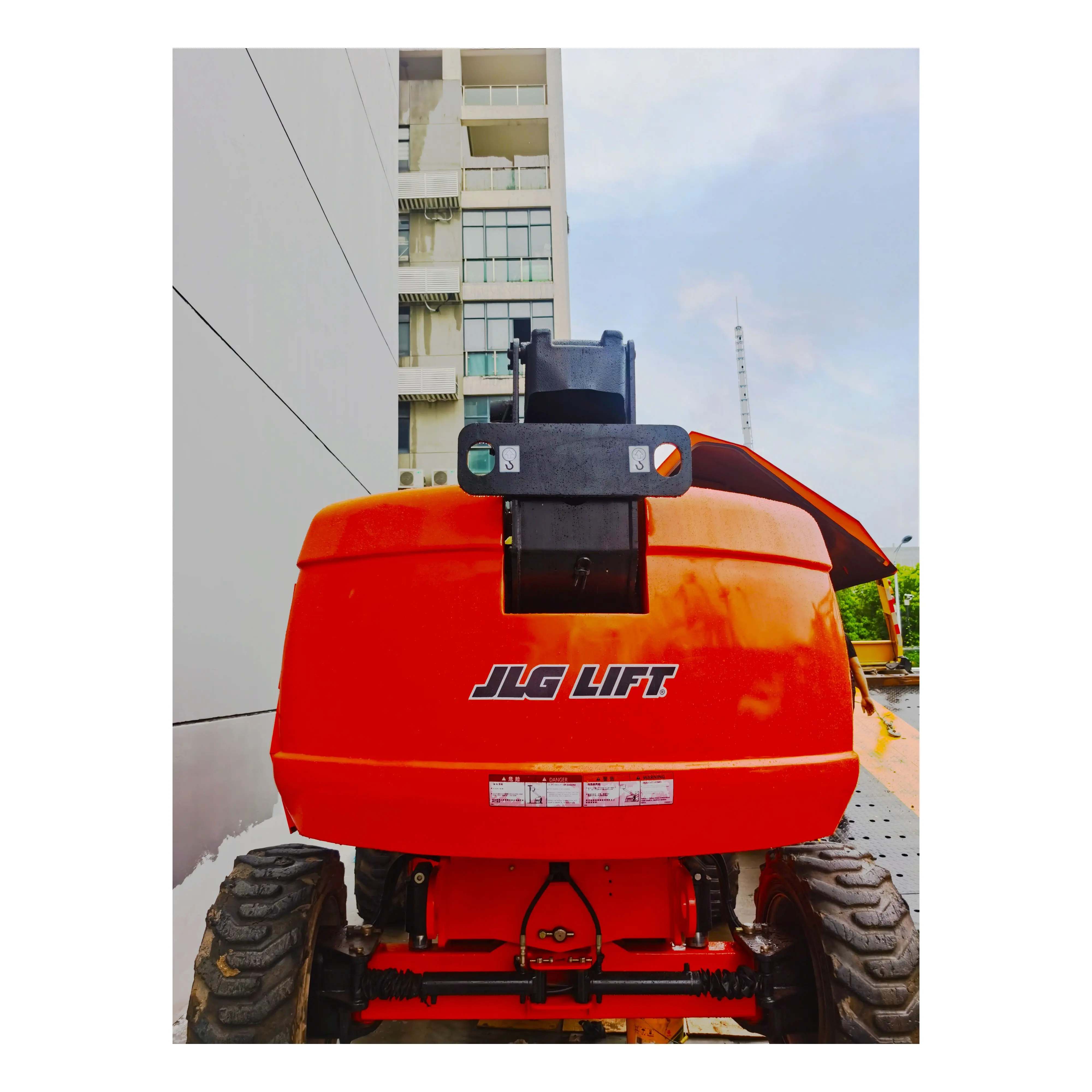 Wholesale best seller self-propelled telescopic boom lift 10-40m hydraulic diesel/electric boom lift mobile for sale