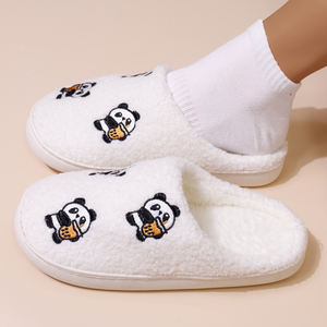 Nouvelles pantoufles en TPR pour femmes, design élégant, pantoufles en peluche pour femmes avec assurance qualité - Product Image 3