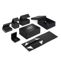 Vente en gros de boîte-cadeau de luxe imprimée à la main en carton rigide noir simple vide avec fermeture magnétique