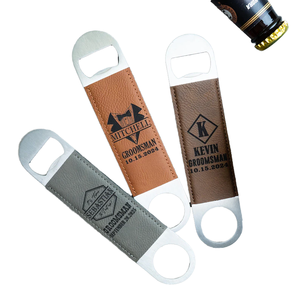 Cadeaux de <span class=keywords><strong>mariage</strong></span> pour hommes enterrement de vie de garçon Décapsuleur de bière en similicuir gravé au laser personnalisé - Product Image 1