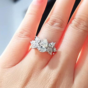 Anello con Cristallo a Goccia per Donne, Accessorio Minimalista di Moda per Uso Quotidiano - Product Image 3