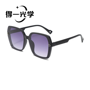 Gafas de Sol Cuadradas Extra Grandes con Marco Negro, Lentes de PC con Protección UV400, Moda Femenina - Product Image 1