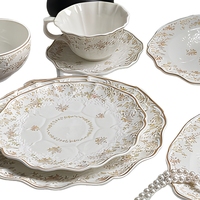 Service de table en céramique florale vintage français, assiettes en porcelaine festonnées, bols, plat à dessert pour la maison