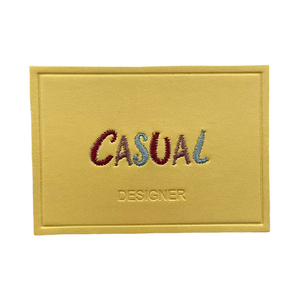 Etiquetas de Cuero PU Cosidas Personalizadas de Calidad de Lujo de Fábrica, con Logotipo Bordado en Relieve con Lámina Plateada, Parches de Cuero para Sombreros/<span class=keywords><strong>Jeans</strong></span> - Product Image 1