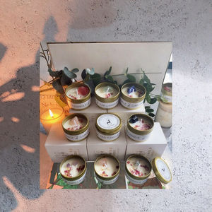 Hediyelik Kaba Taş Kristal Tuz Kurutulmuş Çiçek Kokulu Altın Demir Kutu Kokulu Soya Balmumu Mum - Product Image 3