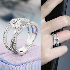 Anello da donna creativo e unico con zirconi cubici, ornamento per le mani semplice ed elegante per tutti i giorni - Product Image 1