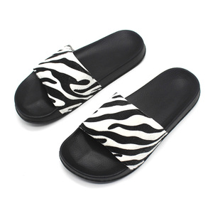 Nuovo sandalo da <span class=keywords><strong>donna</strong></span> con diapositive zebrate <span class=keywords><strong>bianche</strong></span> 2023, pantofole da <span class=keywords><strong>donna</strong></span> con stampa personalizzata oem - Product Image 3