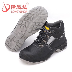 Scarpe di sicurezza da uomo nere impermeabili per lavoro con puntale in acciaio per campo edile - Product Image 1