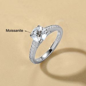 महिलाओं के लिए कस्टम क्लासिक सफेद सगाई की अंगूठी D-VVS मोसानाइट स्टोन रोडियम प्लेटेड - Product Image 4