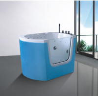 Baignoire bébé autoportante moderne en acrylique blanc, design écologique, portable, ovale, avec porte transparente et drain intégré pour trempage