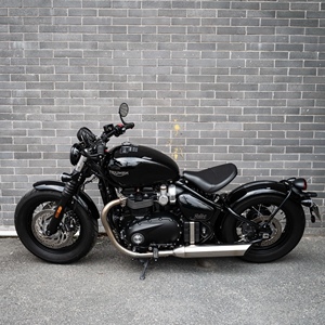 Motocyclette <span class=keywords><strong>Triumph</strong></span> Bobber rétro à essence d'occasion, 1200cc, style Bobber <span class=keywords><strong>vintage</strong></span>, état d'origine, prête à être expédiée - Product Image 3