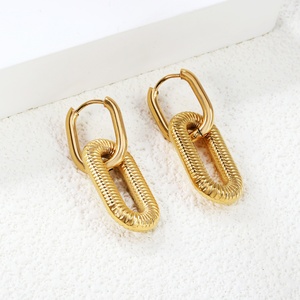Boucles d'oreilles pendantes en acier inoxydable plaqué or 18 carats, à la mode, avec double cercle entrelacé rayé, personnalisées pour femmes - Product Image 5