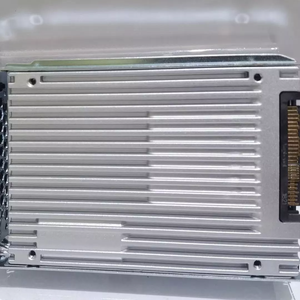 Тест перед поставкой, дешевый MTFDHAL7T6TCU 9200 Pro 7,68 T U.2 2,5 "NVME SD MTFDHAL7T6TCU-1AR1ZABYY Внутренний твердотельный привод - Product Image 1