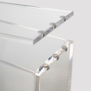 Estuche de exhibición de acrílico cristalino moderno premium con protección UV para caja de entrenador acrílica Elite, con logotipo de color personalizado para diseño - Product Image 4