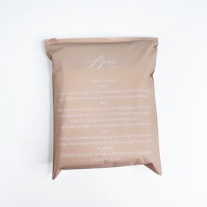 Sacs à fermeture éclair taupe double face personnalisés avec impression de logo blanc - Sacs d'emballage en polyéthylène de marque pour vêtements et vêtements - Product Image 6