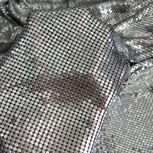 3MM pırıltılı metalik pullu zincir bağlantı kumaş perde <span class=keywords><strong>Metal</strong></span> örgü kumaş masa örtüsü parti zemin için - Product Image 3
