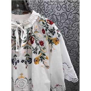 Camicetta di design di alta qualità nuova <span class=keywords><strong>camicia</strong></span> 2025 autunno <span class=keywords><strong>manica</strong></span> a pipistrello lussuose camicette floreali larghe bianche blu - Product Image 6