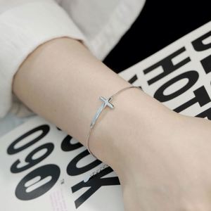 Pulsera de Cadena con Cruz y Eslabones de Plata de Ley 925 Chapada en Oro de 18K para Mujer, Regalo de Aniversario o Cumpleaños, Marca Dylam Fit - Product Image 6