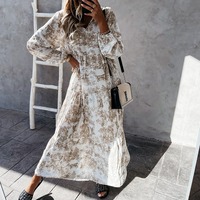 Vente en gros Robe décontractée florale d'automne à volants Col montant ceinture Robe d'été imprimé en toile de soie Robes longues fluides plissées grande taille pour femmes