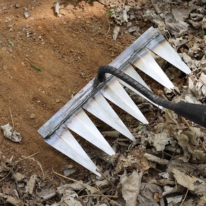 Outil agricole <span class=keywords><strong>manuel</strong></span>, râteau robuste pour éliminer les mauvaises herbes du jardin, désherbeur <span class=keywords><strong>manuel</strong></span> en métal, râteau tout en acier, <span class=keywords><strong>scarificateur</strong></span>, râteau à gazon, râteau à terre - Product Image 2