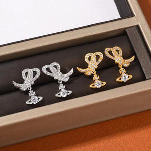 Boucles d'oreilles élégantes Empress Dowager Vivienne Bowknot Saturn, version haute qualité pour femmes - Product Image 1