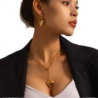 Collier ras du cou tendance pour femme en acier inoxydable plaqué or 18 carats avec pendentif cœur pêche, style japonais et coréen simple